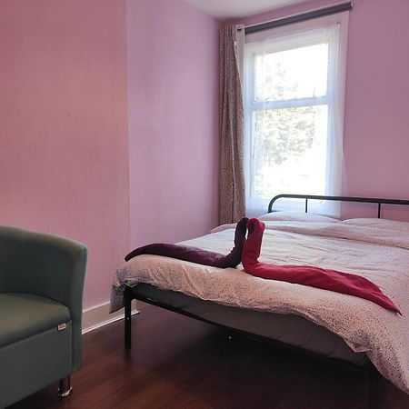 Отель Charming Double Bed Retreat Лондон Экстерьер фото