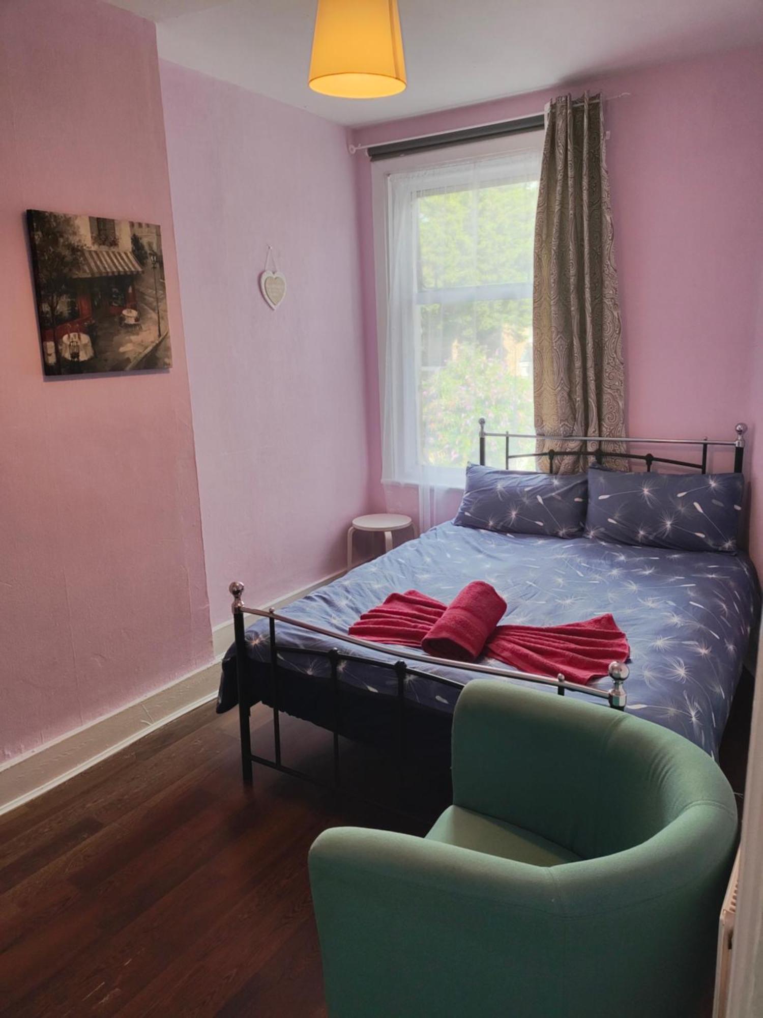 Отель Charming Double Bed Retreat Лондон Экстерьер фото